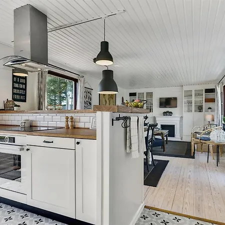 Lillan - 250m From The Sea By Interhome